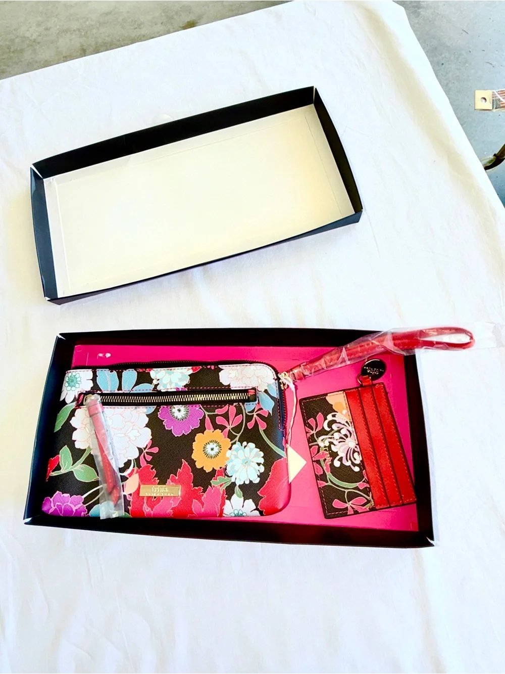 NWT Trina Turk Floral Wristlet & Card Holder Set Black Multi Wallet